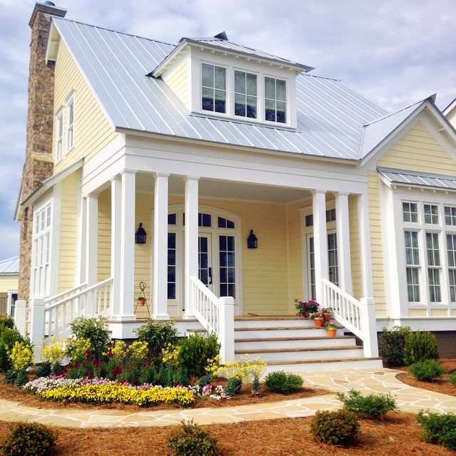 How to Know When Your Porch Needs a New Roof